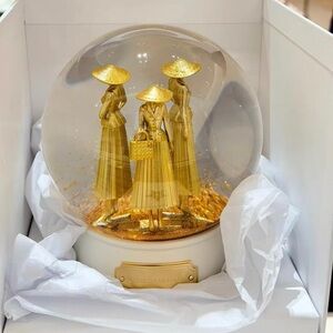 Dior VIC 2025 Snow ball Christmas gift